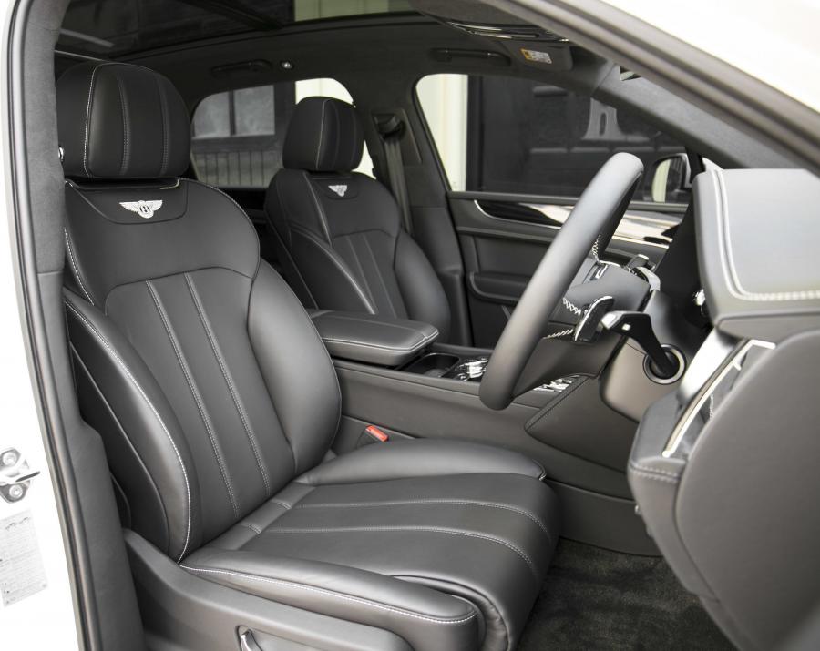 Интерьер Bentley Bentayga GTX 4x4 by ONYX Concept 2018 года  (фото 8 из 31)